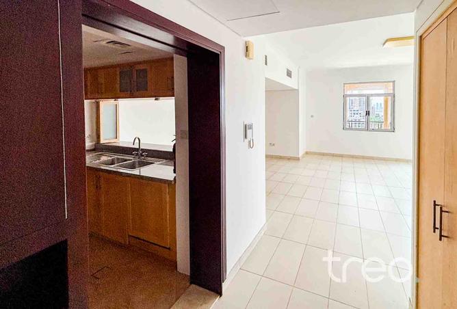 Stunning Lake View | Vacant | High Floor photo 2