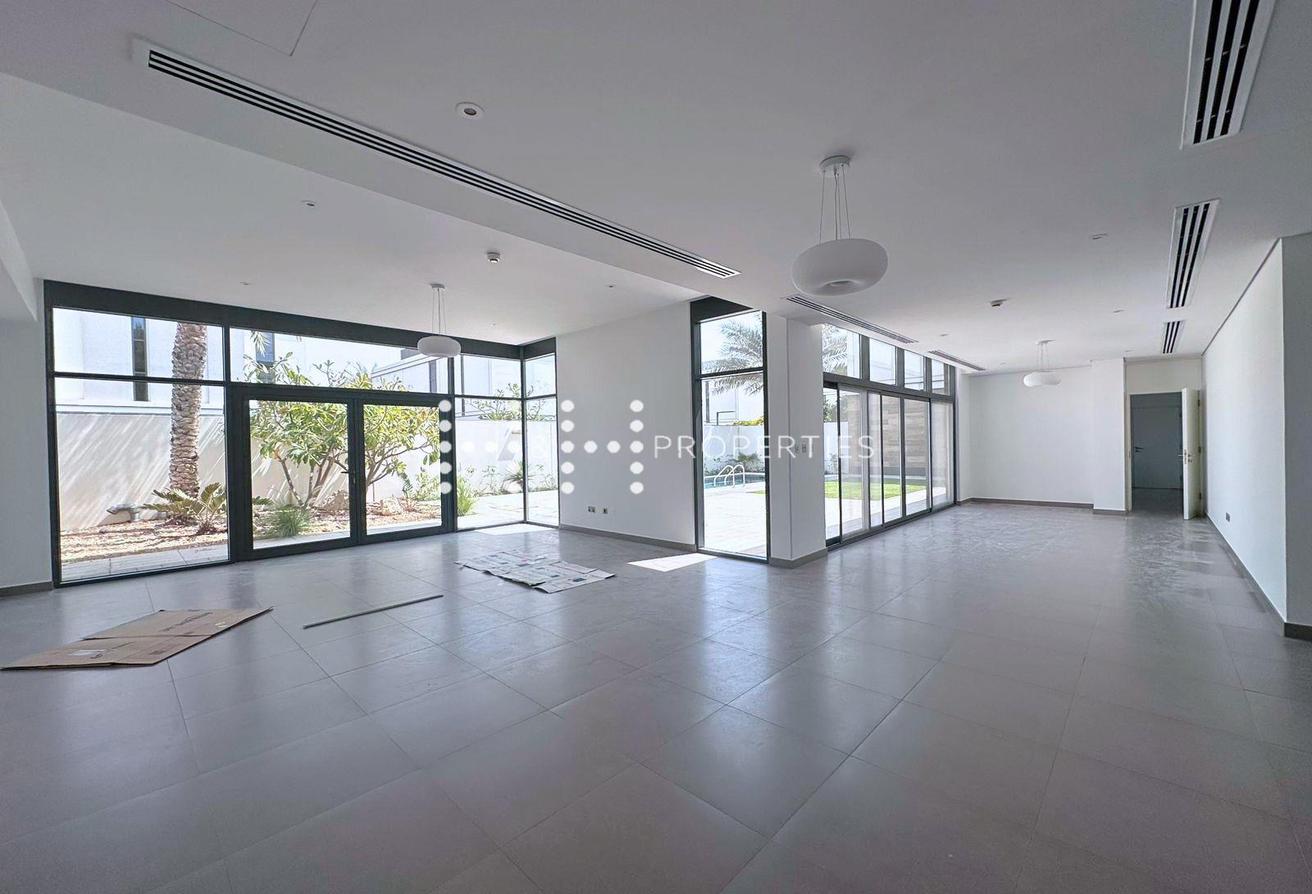 4BR Contemporary Villa with Private Pool photo 9