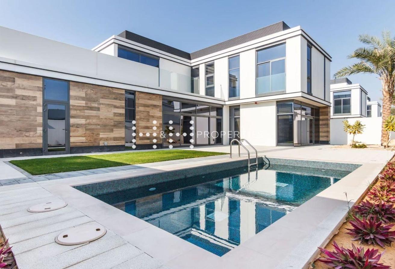 4BR Contemporary Villa with Private Pool photo 14