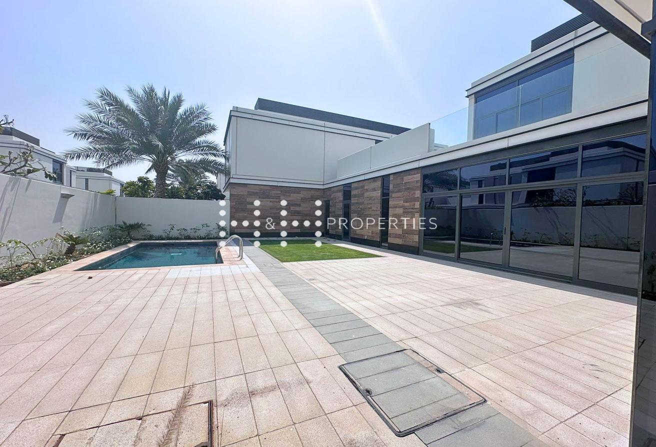 4BR Contemporary Villa with Private Pool photo 16
