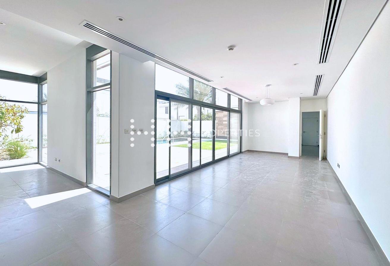 4BR Contemporary Villa with Private Pool photo 20