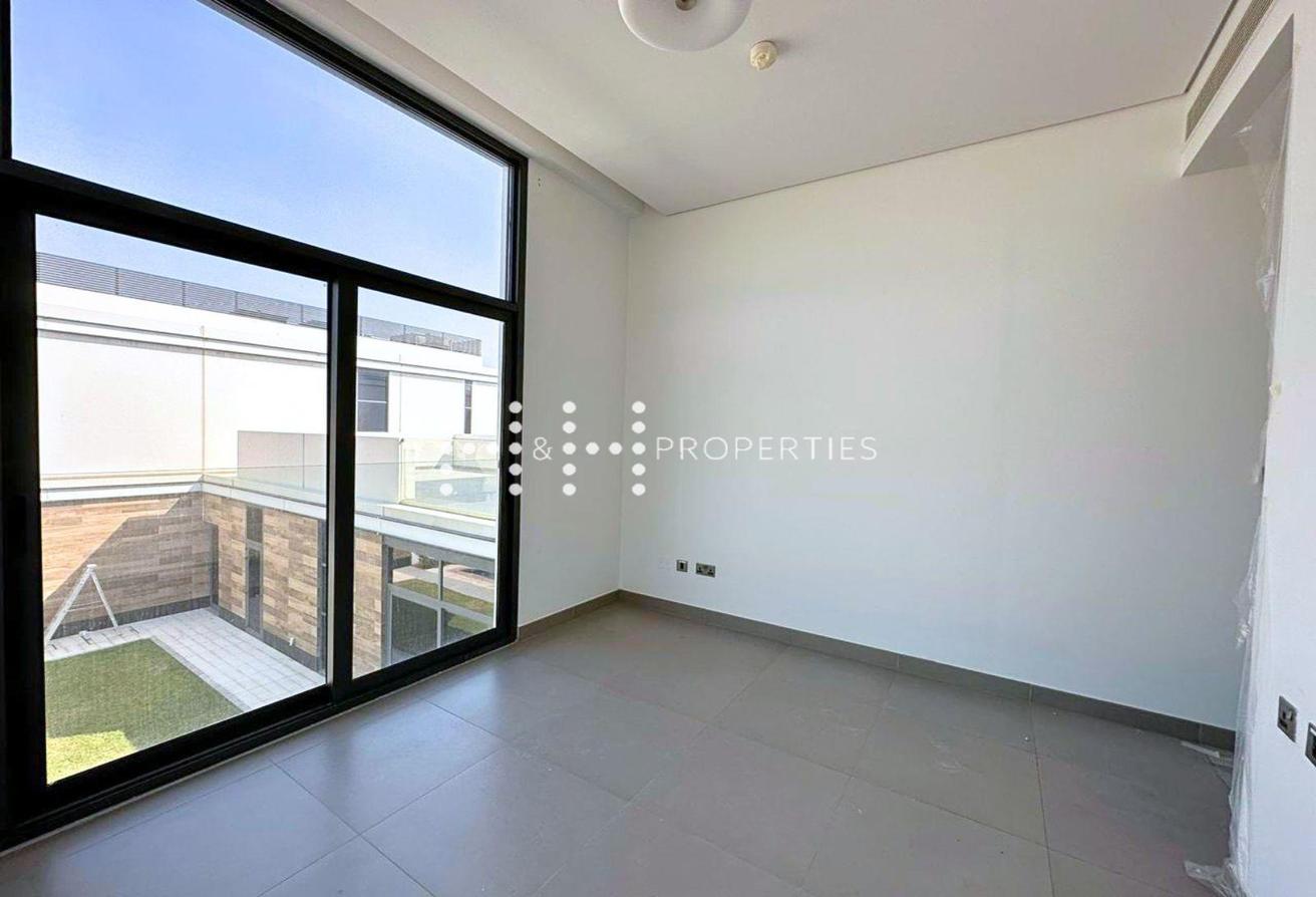 4BR Contemporary Villa with Private Pool photo 6