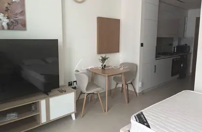 شقة - 1 حمام للايجار في بن غاطي أزور - منطقة 16 - قرية جميرا الدائرية - دبي