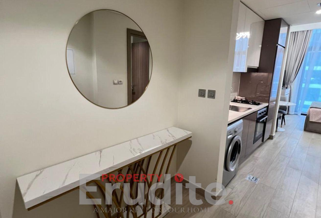Furnished - Spacious - Vacant photo 5