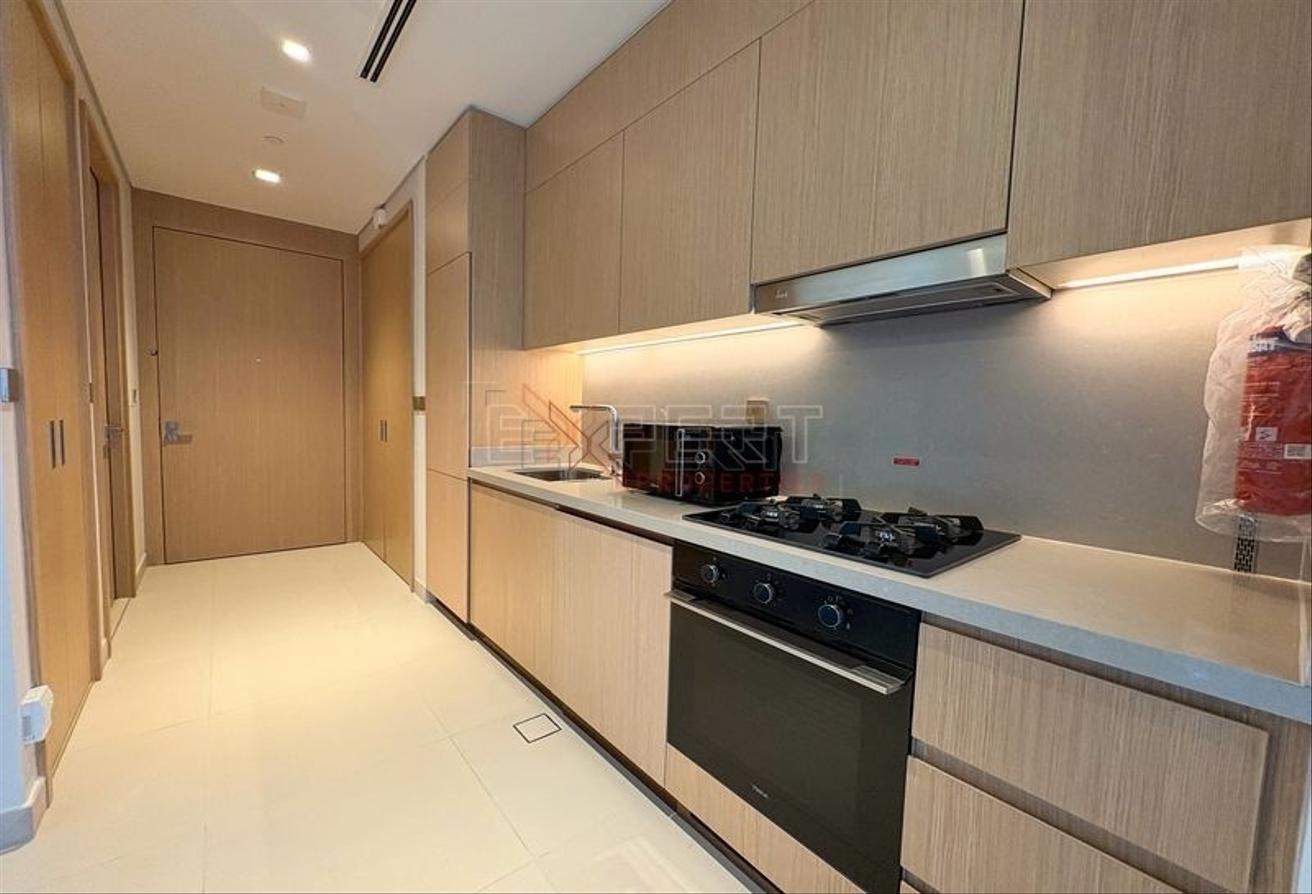 Well Maintained Unit | Balcony with City View photo 9