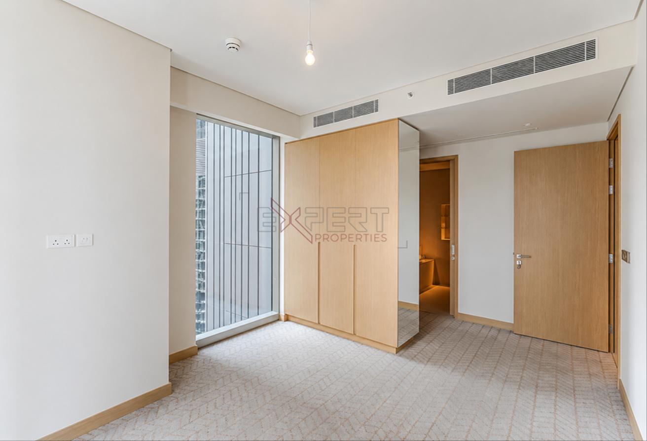 Well Maintained Unit | Balcony with City View photo 6
