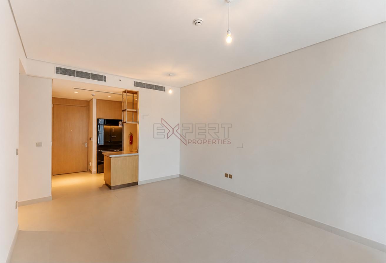 Well Maintained Unit | Balcony with City View photo 2