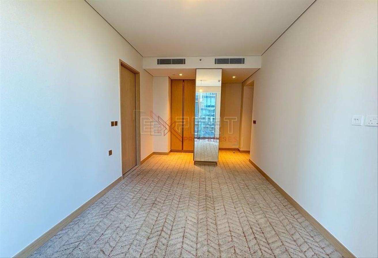 Well Maintained Unit | Balcony with City View photo 8