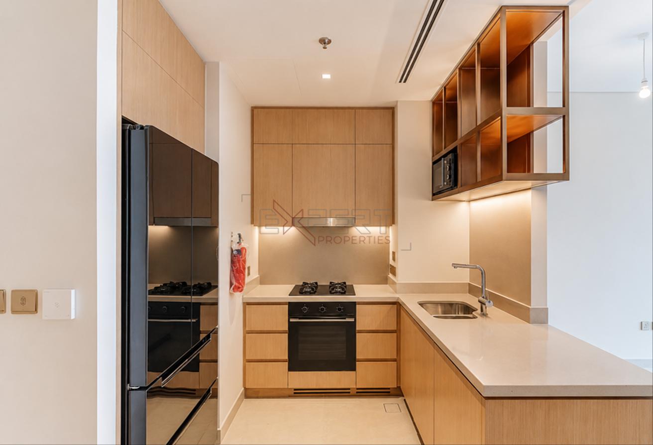 Well Maintained Unit | Balcony with City View photo 10