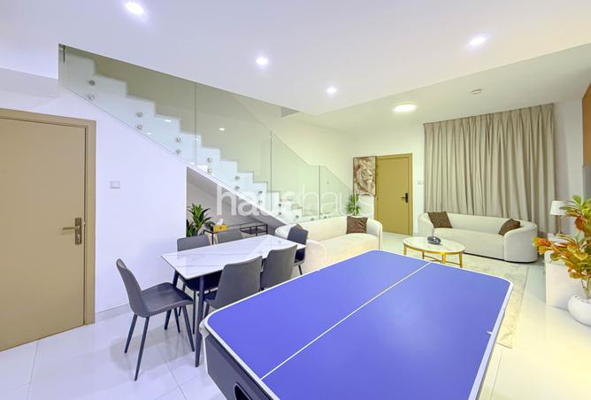 4 Beds+ Spacious Corner | Vacant | Fully Furnished photo 2