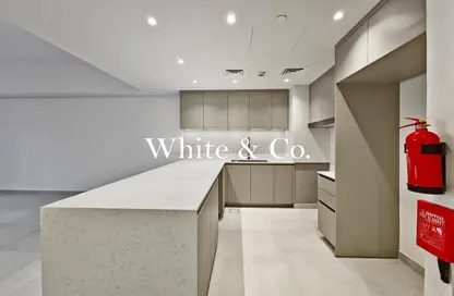 Apartment - 2 Bedrooms - 2 Bathrooms for rent in Al Jazi 4 - Madinat Jumeirah Living - Umm Suqeim - Dubai