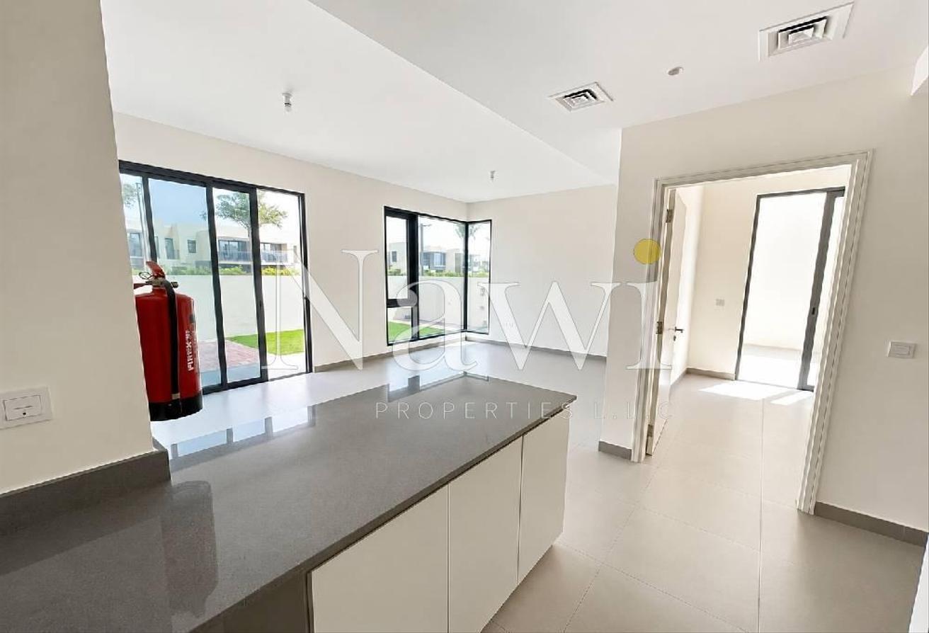 4+Maid Bedroom | Townhouse For Rent | Maple 2 photo 2