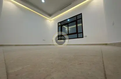 شقة - غرفة نوم - 1 حمام للايجار في روضة - شارع المطار - أبوظبي