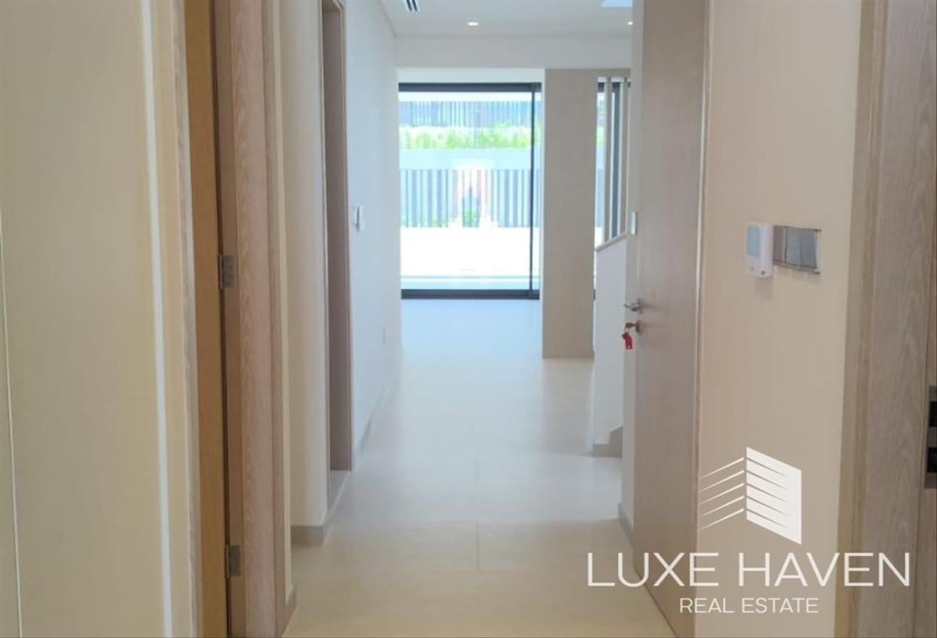 Exclusive Luxurious Villa | Large Layout photo 8