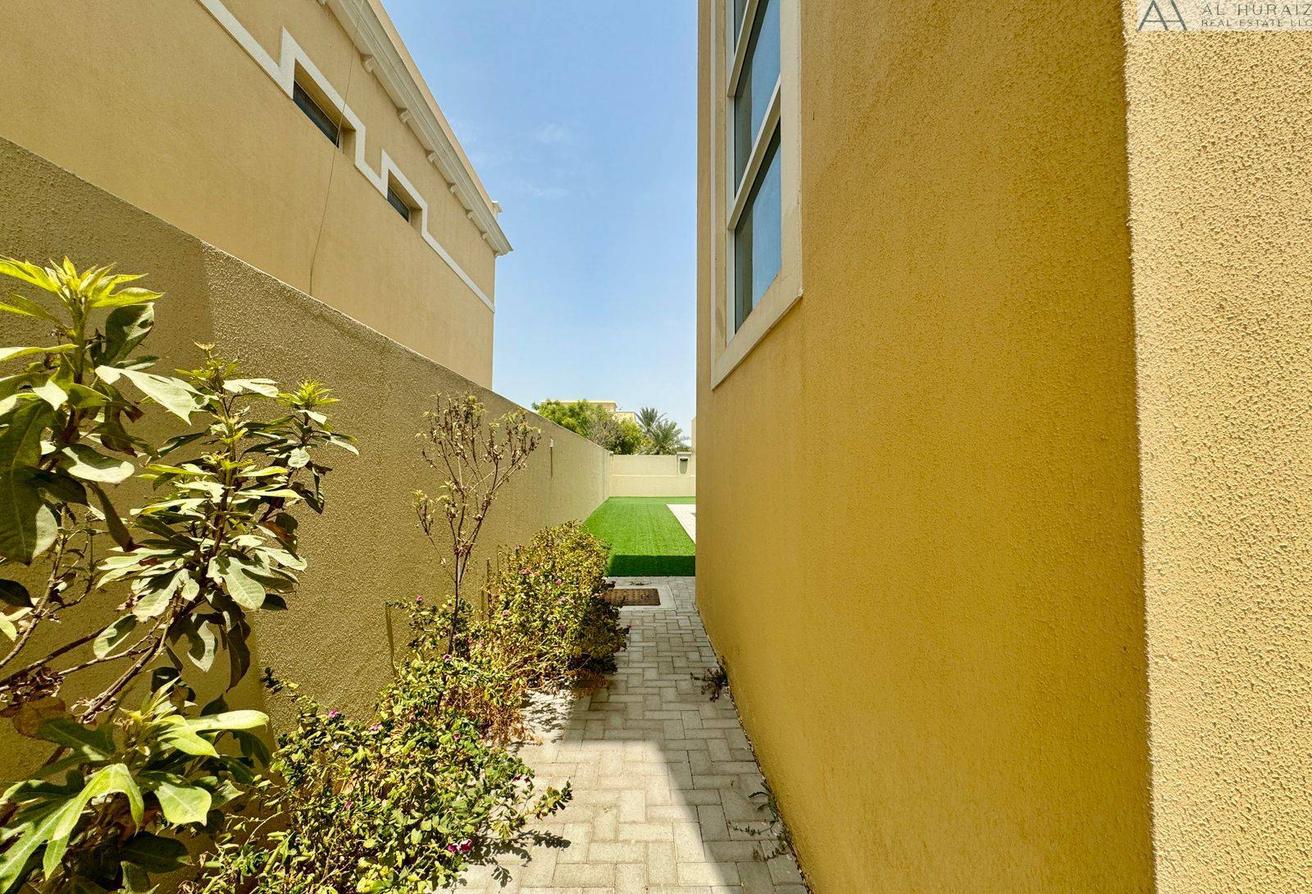 Single Row / Middle Unit / Meadows view photo 13