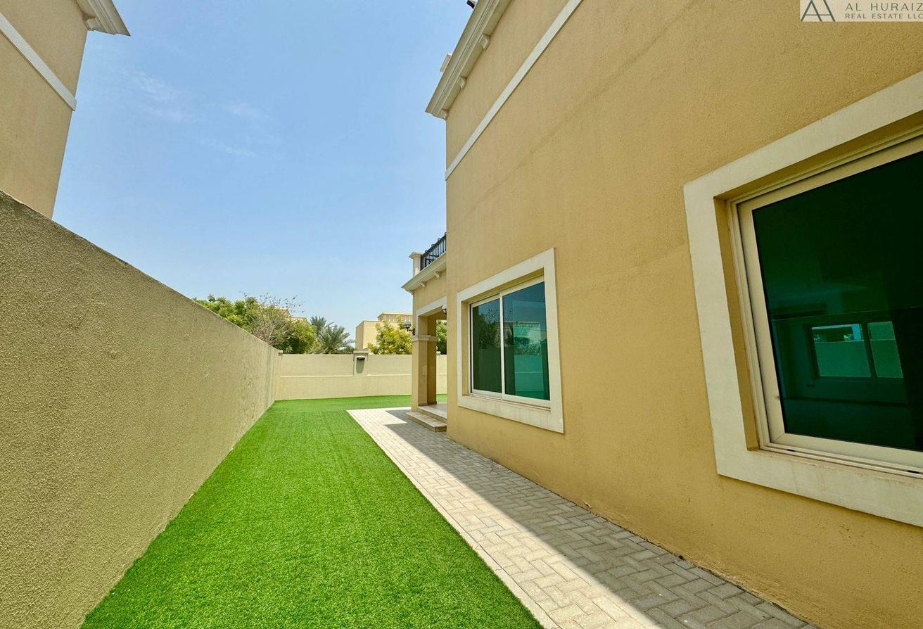 Single Row / Middle Unit / Meadows view photo 9