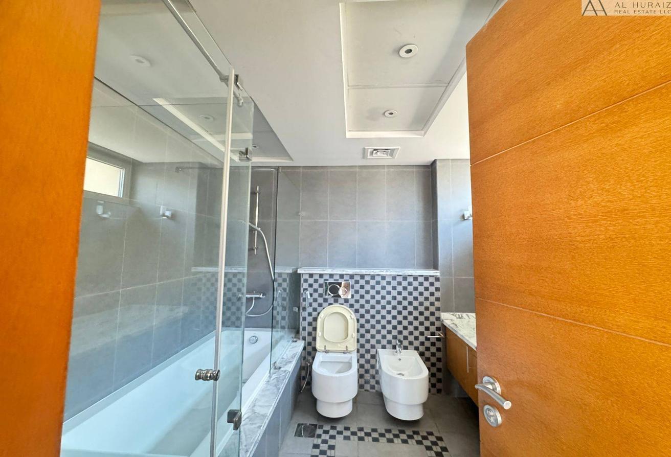 Single Row / Middle Unit / Meadows view photo 15