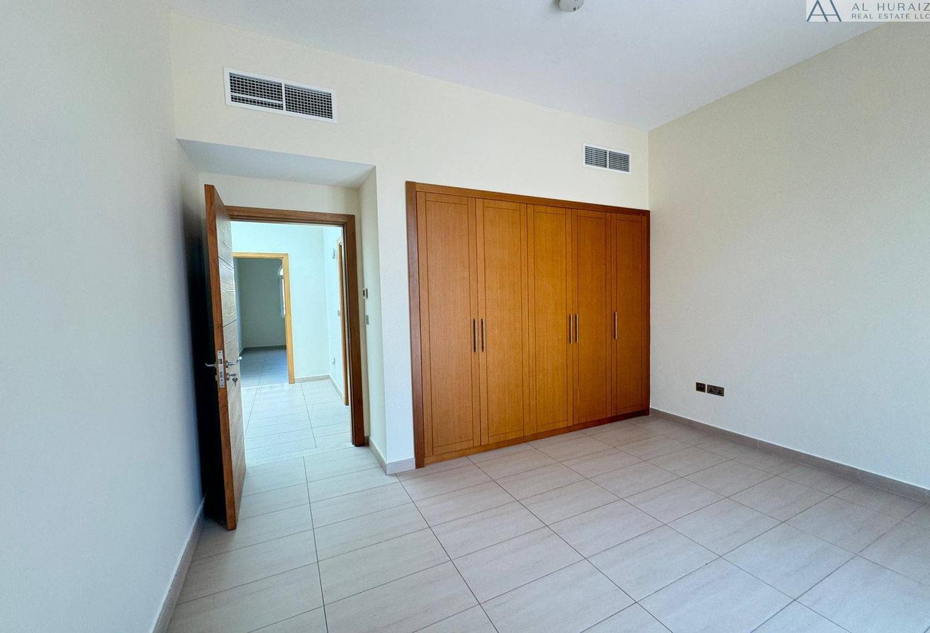 Single Row / Middle Unit / Meadows view photo 18