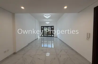 شقة - غرفة نوم - 2 حمامات للايجار في الوردة بيضاء - الضاحية 12 - قرية جميرا الدائرية - دبي