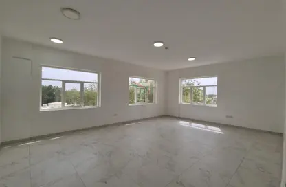 شقة - 2 غرف نوم - 3 حمامات للايجار في المطارد - العين