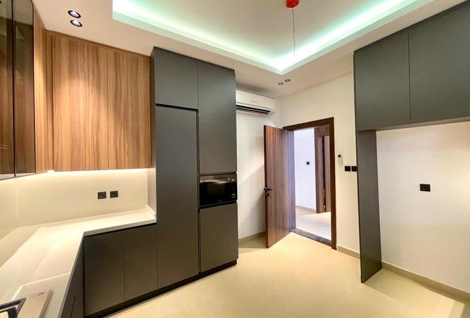98274318 - Property Image 2