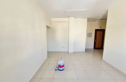 شقة - غرفة نوم - 1 حمام للايجار في الشامسي 1 - تجارية مويلح - الشارقة