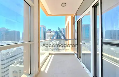 شقة - 2 غرف نوم - 3 حمامات للايجار في يونايتد سكوير - الخالدية - أبوظبي