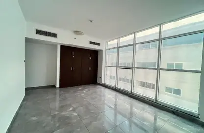 شقة - 2 غرف نوم - 2 حمامات للايجار في المجاز 2 - المجاز - الشارقة