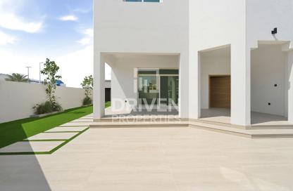 Villa - 4 - 5 for rent in Jumeirah 3 Villas - Jumeirah 3 - Jumeirah - Dubai