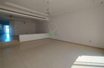 Villa - 4 - 4 for rent in Jumeirah 2 - Jumeirah - Dubai