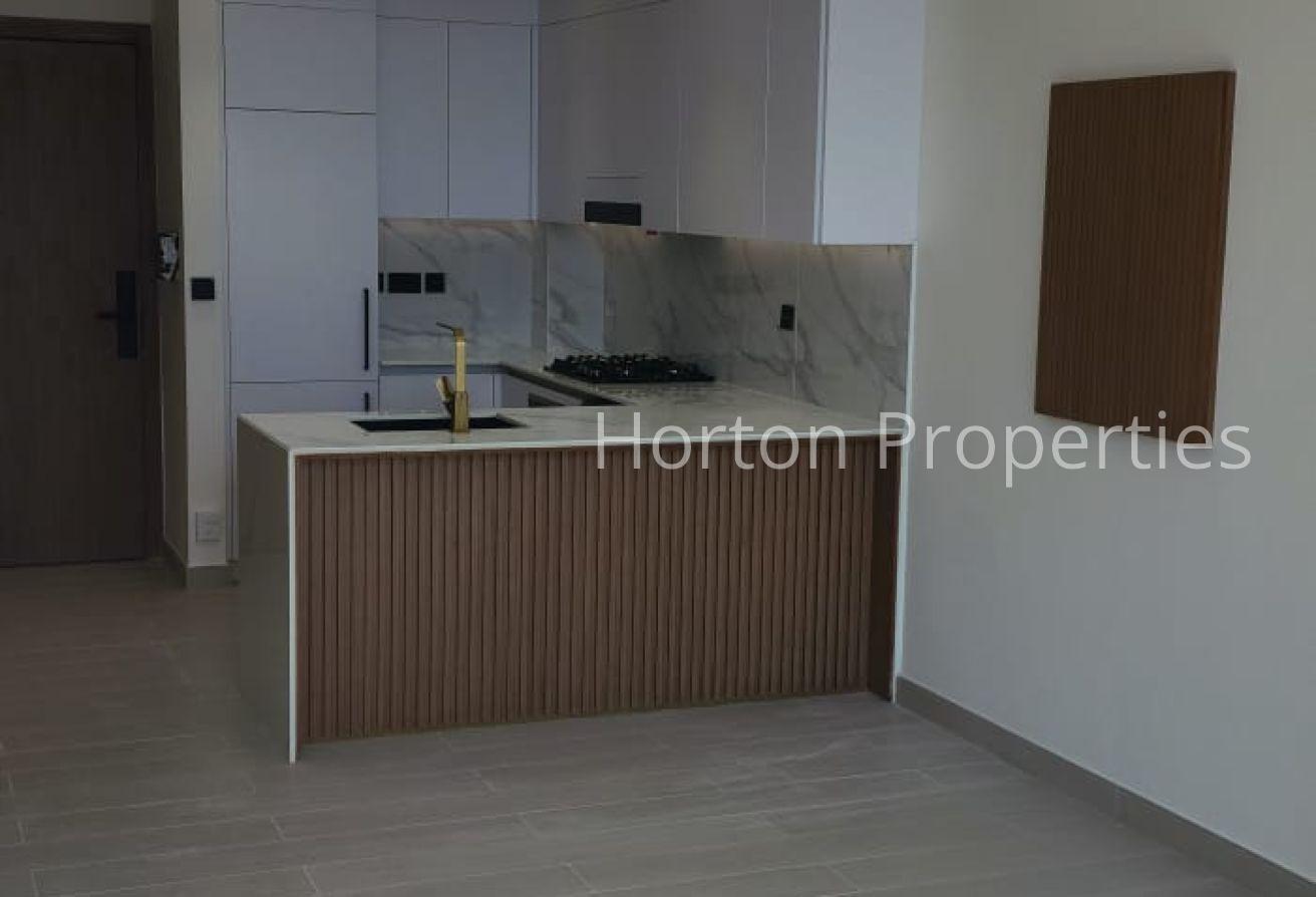 COMMUNITY VIEW I UNFURNISHED I PRIME LOCATION photo 4