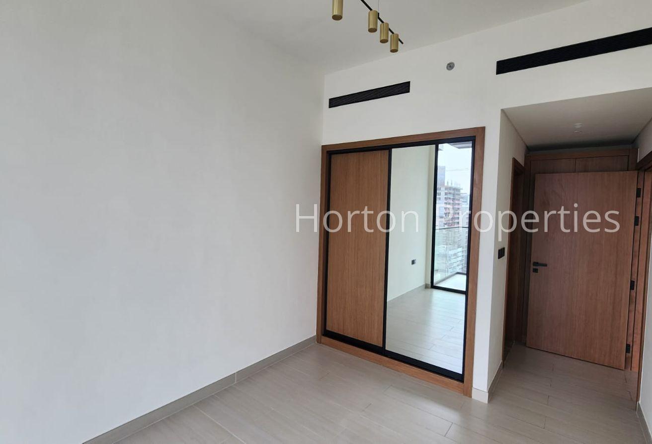 COMMUNITY VIEW I UNFURNISHED I PRIME LOCATION photo 2