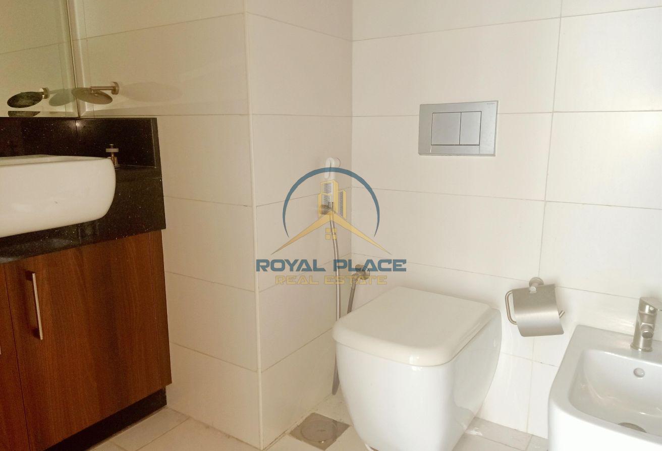 2BR Apartment | Wide Water & City Views | Vacant photo 18