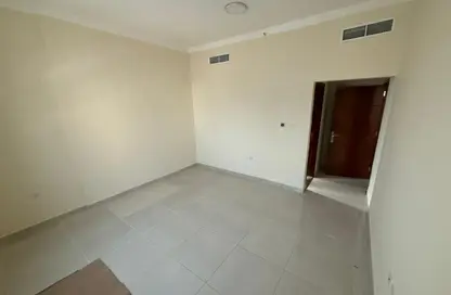 Apartment - 3 Bedrooms - 3 Bathrooms for rent in Al Jurf 2 - Al Jurf - Ajman Downtown - Ajman