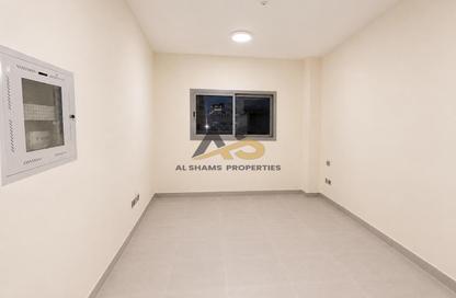 Apartment - Studio - 1 Bathroom for rent in Al Souk Al Kabeer - Bur Dubai - Dubai