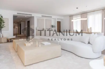Villa - 5 Bedrooms - 6 Bathrooms for rent in Sur La Mer 2 - Sur La Mer - Jumeirah 1 - Jumeirah - Dubai