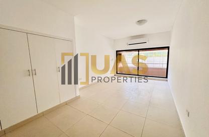 Apartment - 2 Bedrooms - 3 Bathrooms for rent in Zabeel Building - Al Karama - Dubai