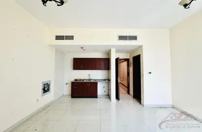 Apartment - Studio - 1 Bathroom for rent in Muwaileh 29 Building - Muwaileh - Sharjah