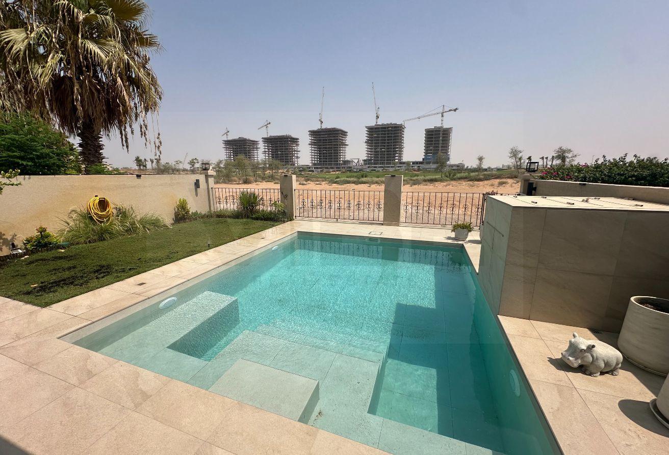 Upgraded 3-4 Bedroom Townhouse – Golf Views