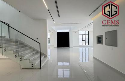 Villa - 4 - 5 for rent in Al Aweer 1 - Al Aweer - Dubai