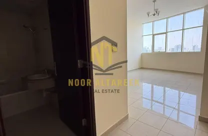 Apartment - 3 Bedrooms - 5 Bathrooms for rent in Al Majaz 3 - Al Majaz - Sharjah