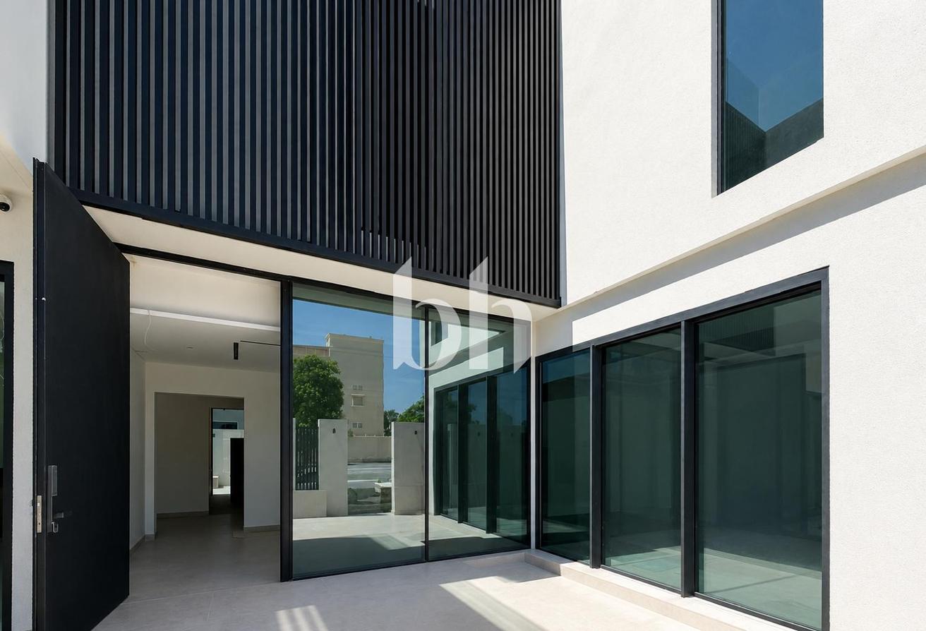 Modern | Brand New | Pool | BBQ | Amazing Roof Top photo 2
