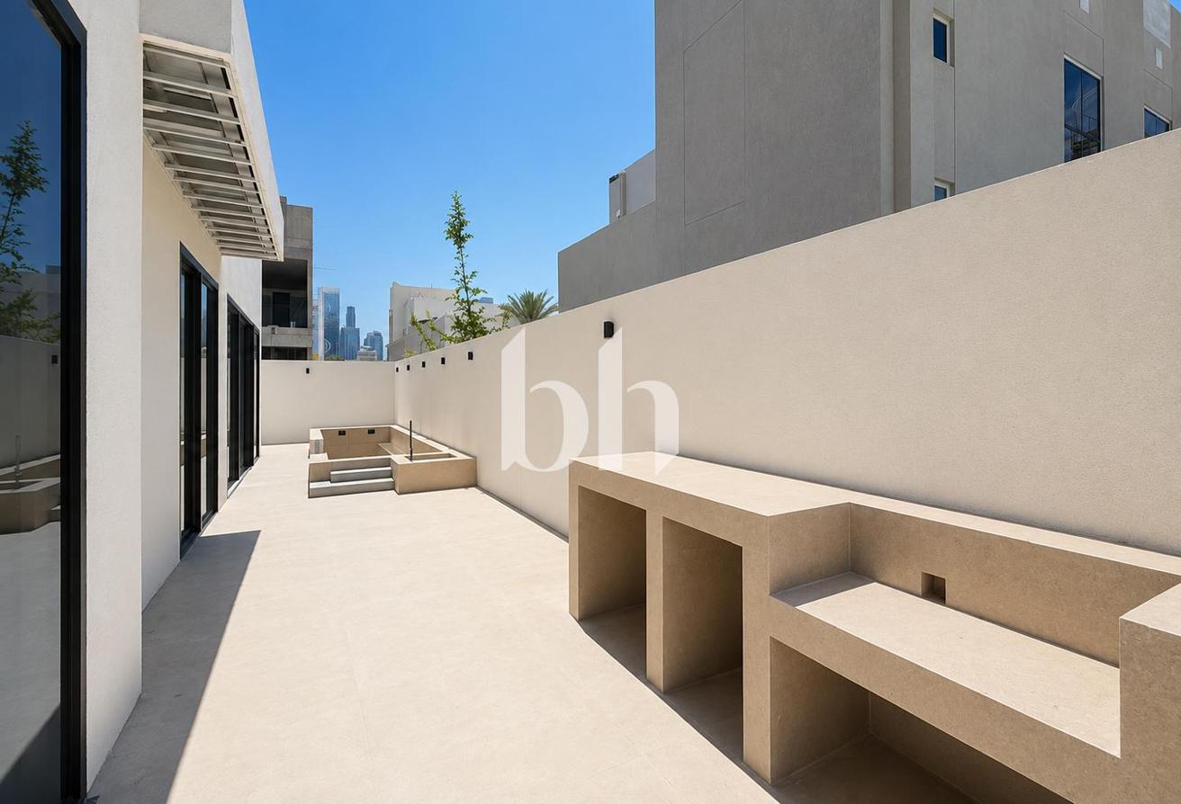Modern | Brand New | Pool | BBQ | Amazing Roof Top photo 6