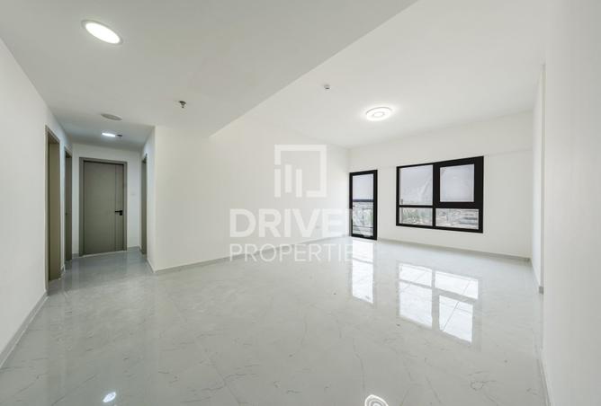 مطبخ مغلق مطور | خالٍ | طابق منخفض