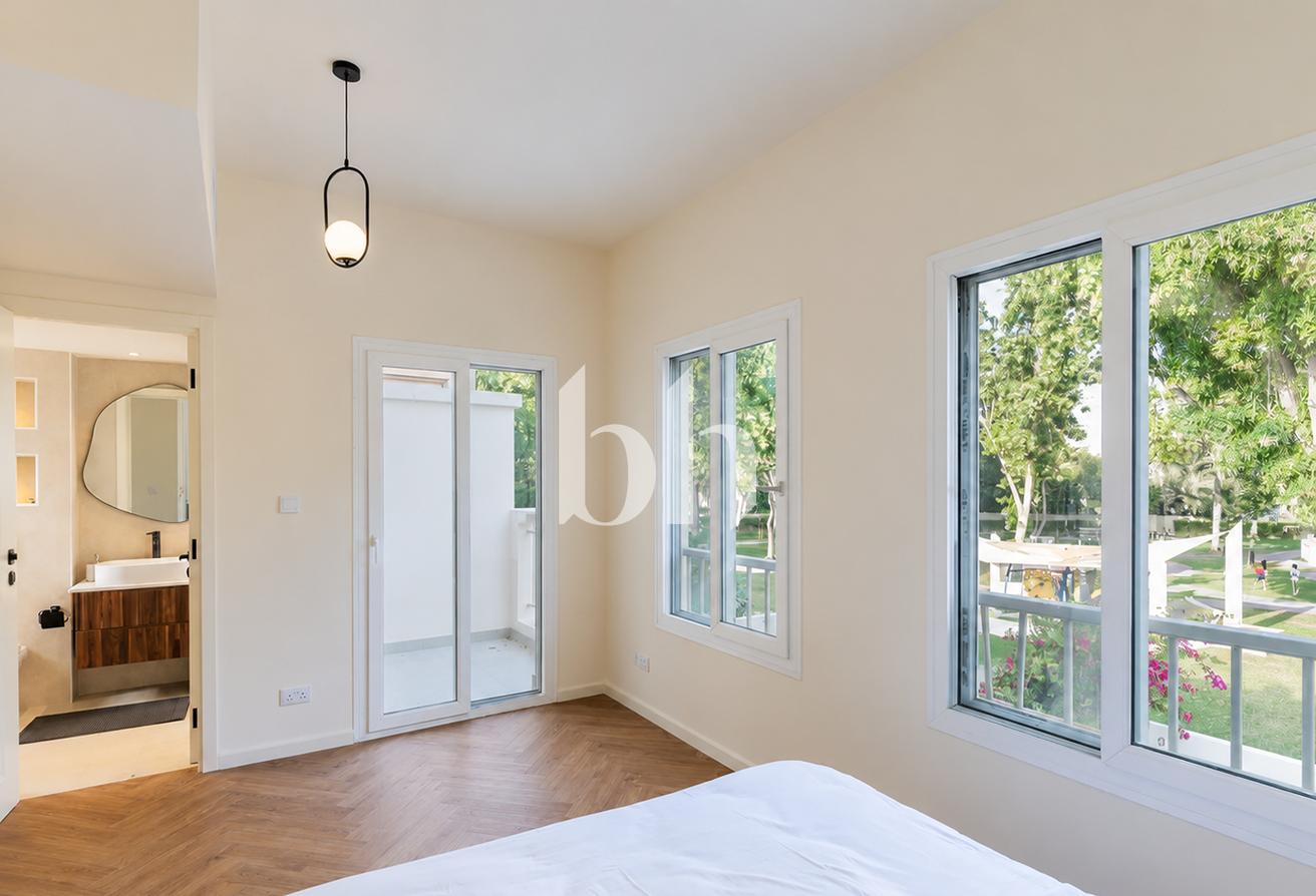 Twin Townhouse | Unfurnished | 2 Parking photo 10