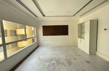 Office Space - Studio - 1 Bathroom for rent in Red Avenue - Al Garhoud - Dubai