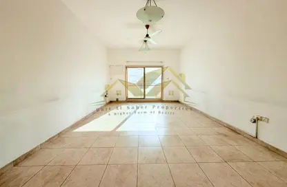 شقة - 2 غرف نوم - 2 حمامات للايجار في الحمرية -1 - الحمرية - بر دبي - دبي