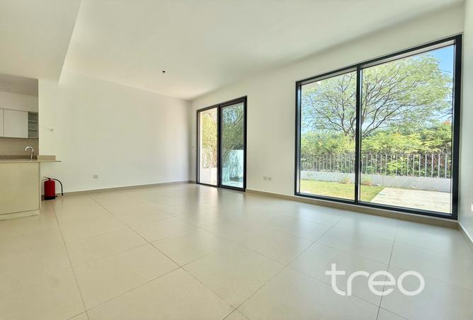 Park Backing | Vacant Soon | 4 Bedrooms photo 3