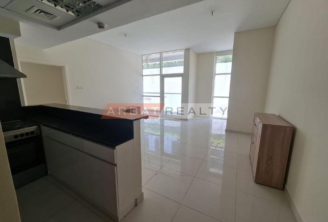 Large Layout|Prime Location|Panoramic Windows photo 2