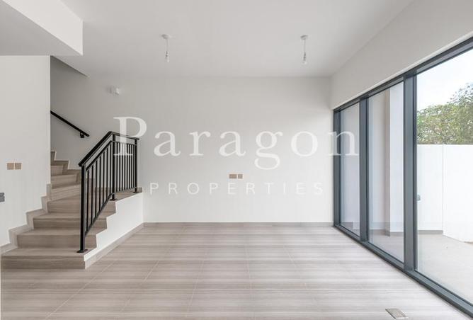 Single Row I Landscaped I Available Now — photo 3